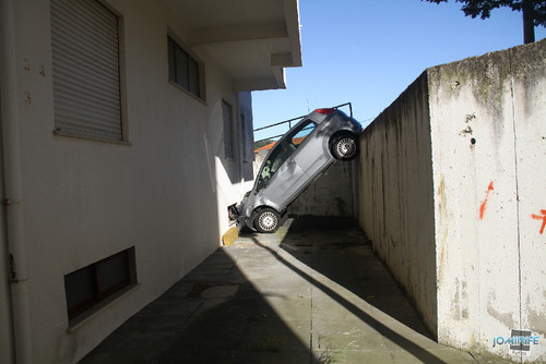 Acidente de carro caiu num buraco (Figueira da Foz