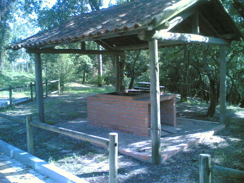 Parque d Merendas de Gatões: Churrasqueira (M-o-V