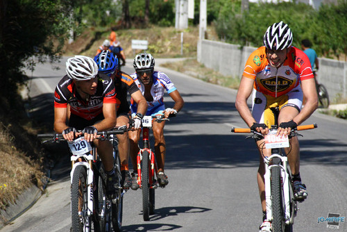 BTT XCM 2012 Montemor (131) Atletas pela estrada