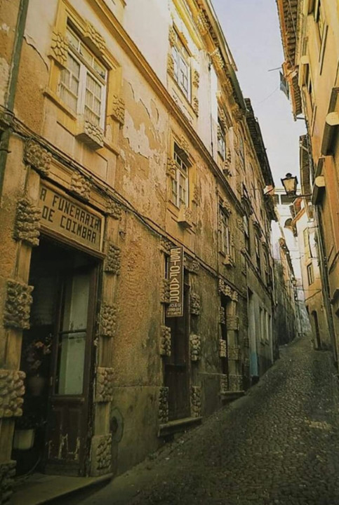 Rua das Covas, casas austeras.jpg