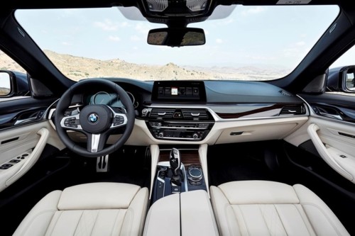 2017-12-15 BMW série 5 tablier.jpg