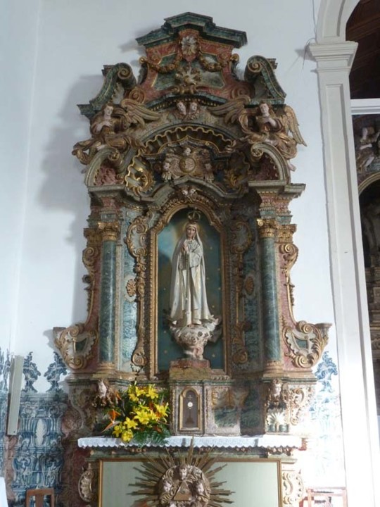Igreja S. Martinho do Bispo, altar lateral.jpg