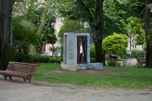 monumento príncipe real homofobia vandalizado.jpg