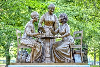 Womens-Rights-Pioneers-Monument_Meredith-Bergmann_