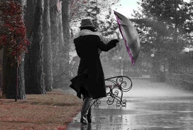 quadro-decorativo-abstrato-mulher-guarda-chuva-umb