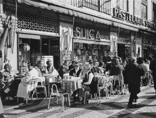 Pastelaria Suiça, esplanada.jpg