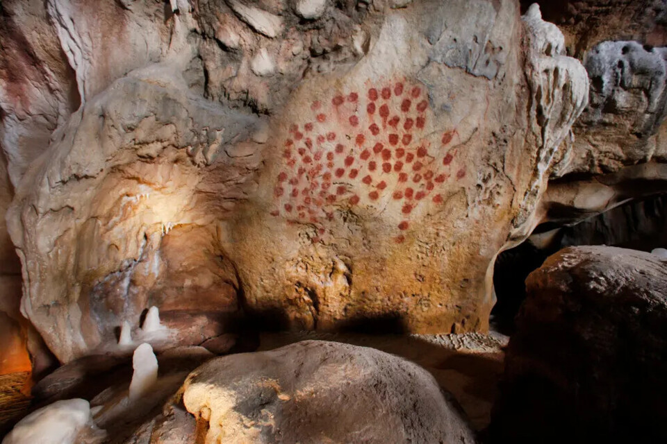 Oeuvre-aux-points-paumes©-Patrick-Aventurier-Cave