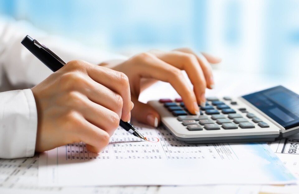 CalculadoraMaosCaneta.jpg