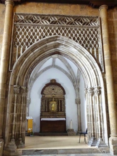 Igreja de S. Tiago. Capela gótica 04.jpg