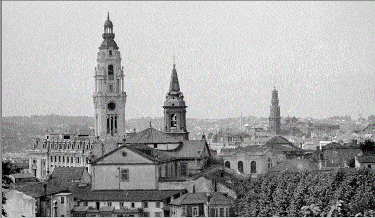 torres do edifício dos paços do concelho e da ig