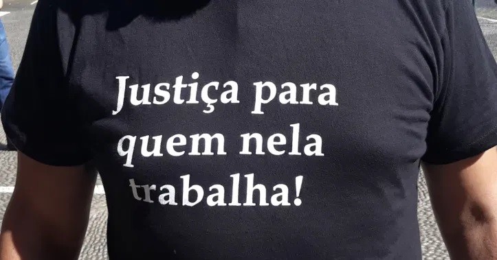 CamisolaPreta-JusticaParaQuemNelaTrabalha.jpg CamisolaPreta-JusticaParaQuemNelaTrabalha.jpg