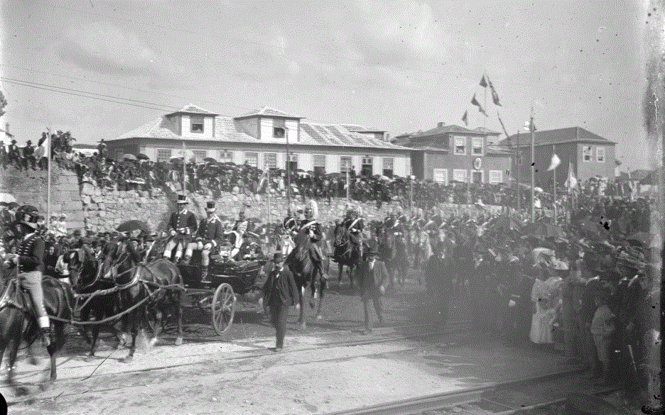 chegada dos reis ao porto em 1894.GIF