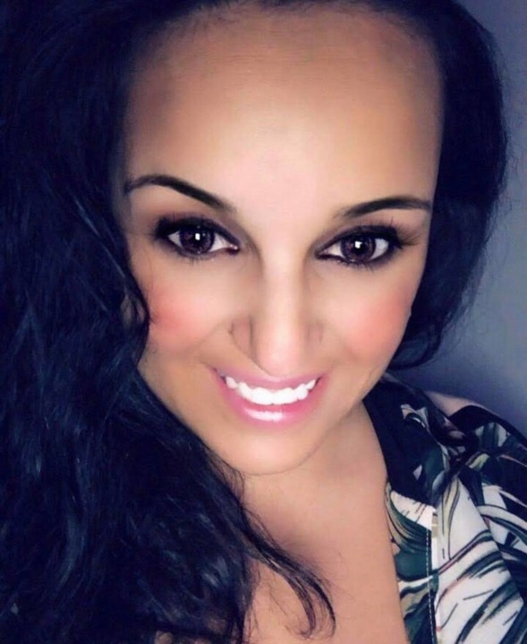 LARA VEIGA.jpg LARA VEIGA.jpg