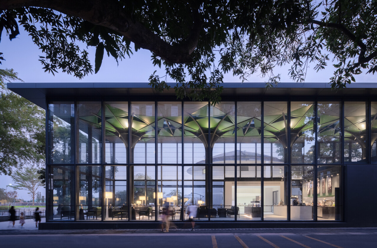grand-granary-bookstore-of-librairie-avant-garde-s