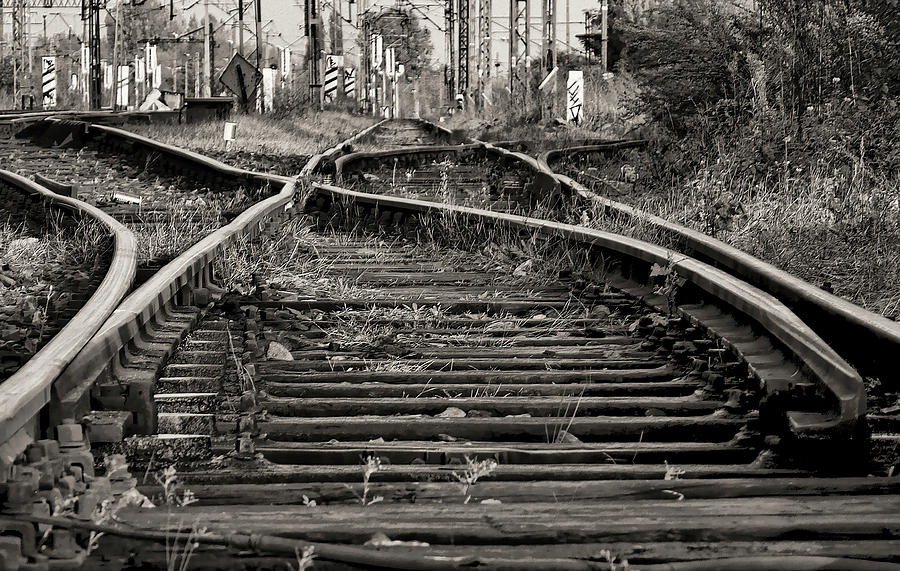 twisted-railroad-tracks-to-somewhere-daniel-hagerm