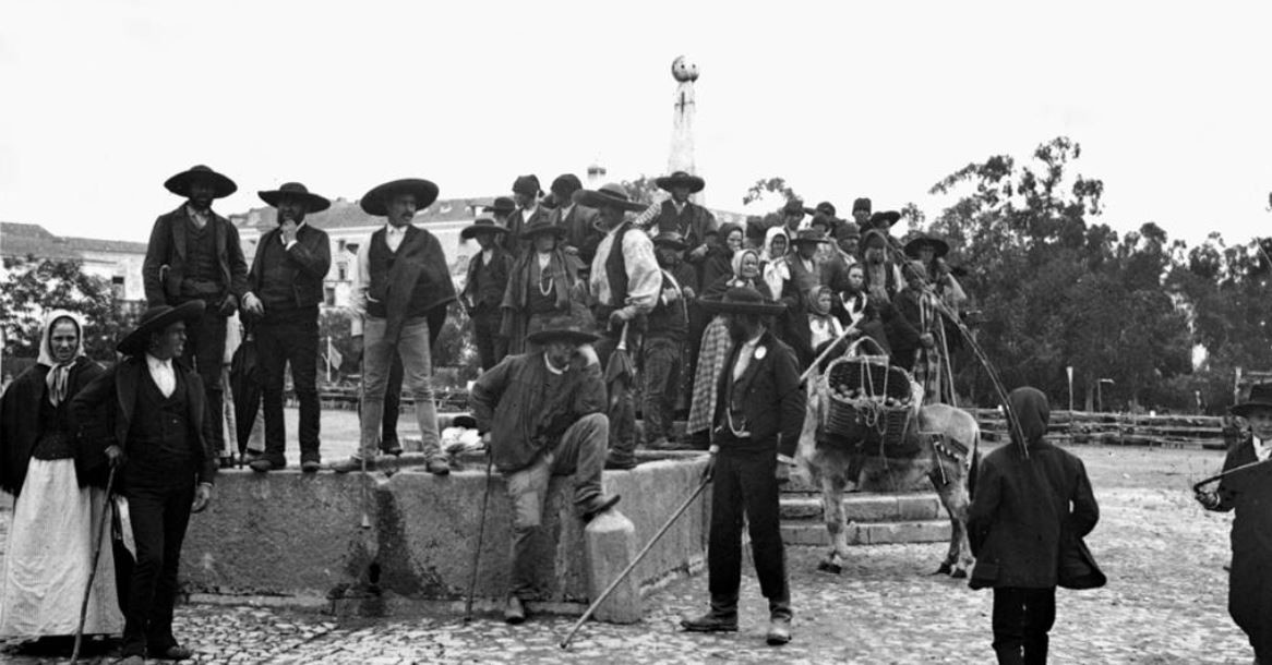 pessoas em feira rural.JPG