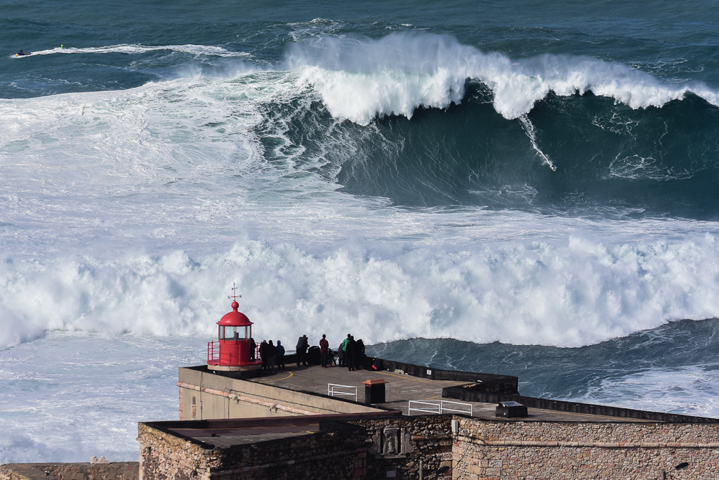 Can_you_see_the_surfer _(33988985575).jpg Can_you_see_the_surfer _(33988985575).jpg
