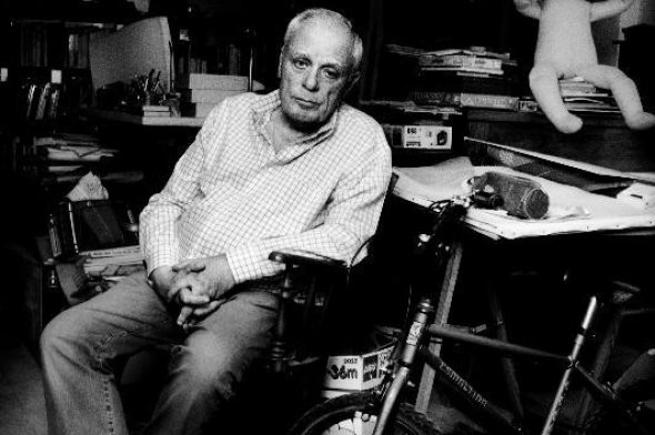 antonio-lobo-antunes-sitting.jpg