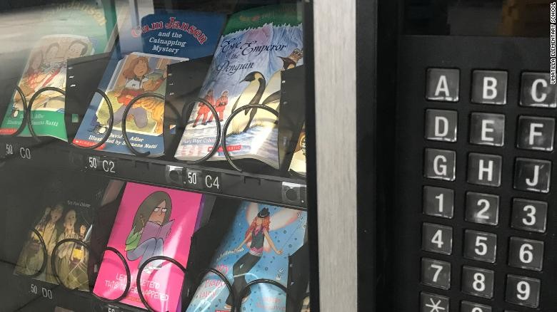 190130090349-01-book-vending-machine-exlarge-169.j 190130090349-01-book-vending-machine-exlarge-169.j