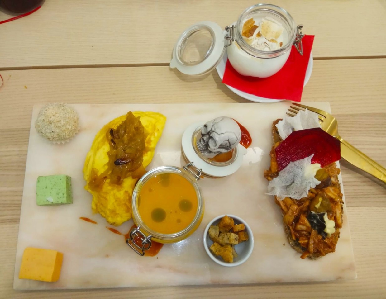 Danish Pastry Shop Brunch de Halloween