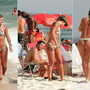 Celebridades - Latino e Mirela Santos na Barra