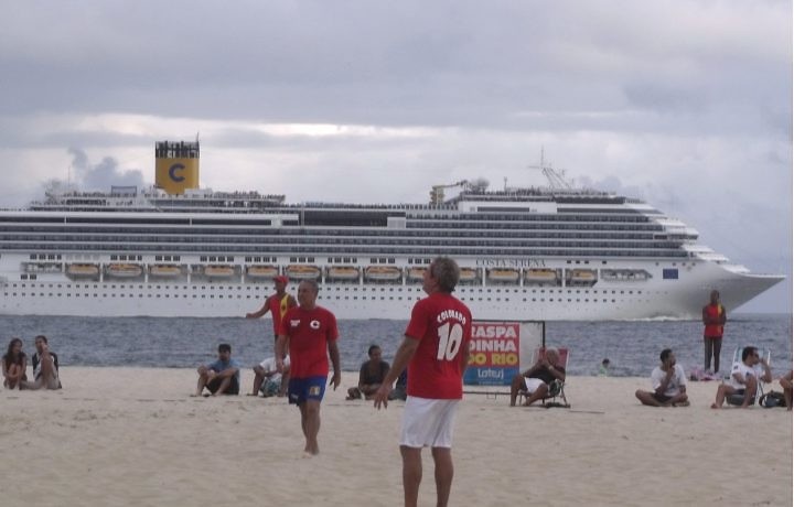 Réveillon Copacabana - Transatlânticos enfileira