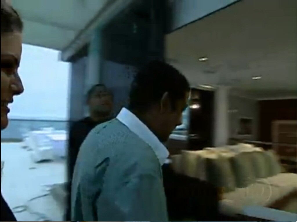 Zeca Pagodinho em seu apartamento na Barra da Tiju