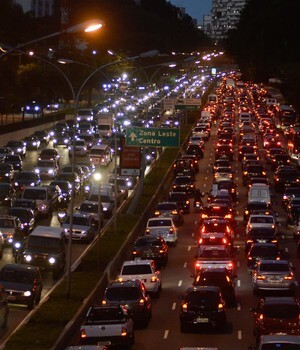 Quem sair por &uacute;ltimo dessa merda apaga luz e n&atilde;o