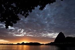 Amanhecer - P&atilde;o de A&ccedil;&uacute;car visto do Aterro do Fl