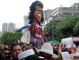 Carnaval - Bloco Boneco do craque Ronaldinho fez