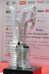 Volta a Portugal troféu.jpg Volta a Portugal troféu.jpg