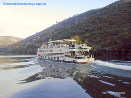 Barco no Rio Douro - HS cópia.jpg