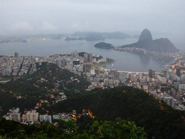 Amanhecer - A cidade nublada vista do Mirante Dona